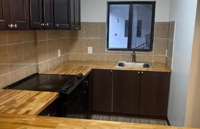 2514 Taylor St - 2514 Taylor Street, Hollywood, FL 33020