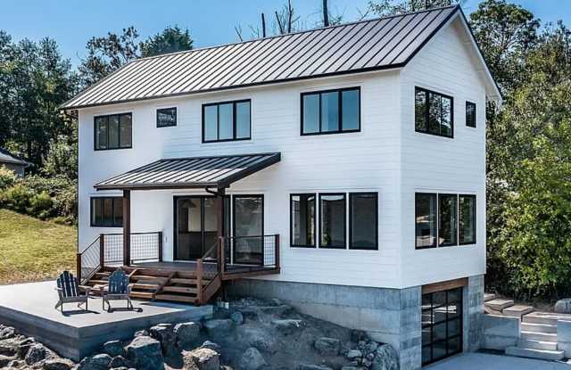 Stunning Holmes Harbor Home and Pet Friendly! photos photos