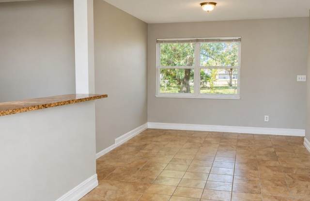 Charming 2 Bedroom, 2 Bathroom Home with Covered Patio & Spacious Backyard! Gallery 3