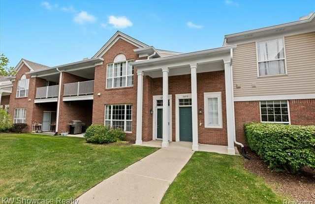 16869 CARRIAGE Way - 16869 Carriage Way, Wayne County, MI 48168