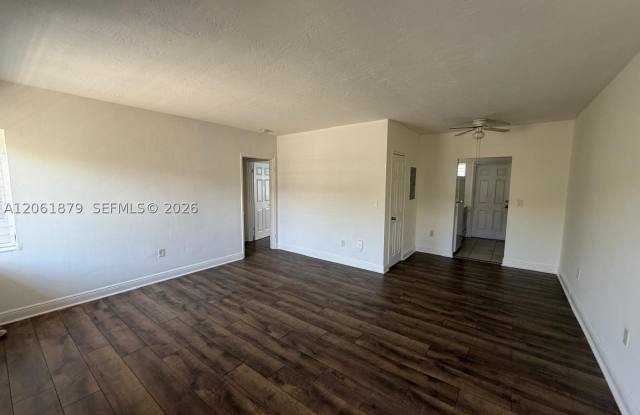 8321 Crespi Blvd Gallery 2