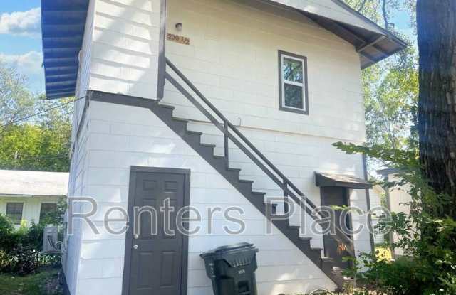 200 1/2 E 6th St photos photos