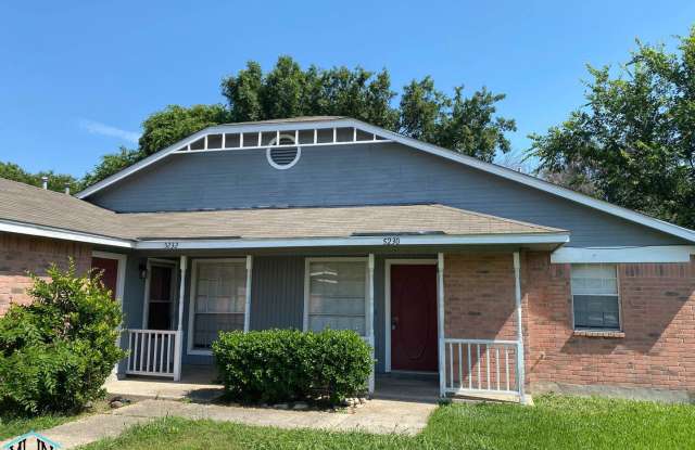 Cute  Cozy Duplex Nestled in a Prime Location, just five minutes from I35! photos photos