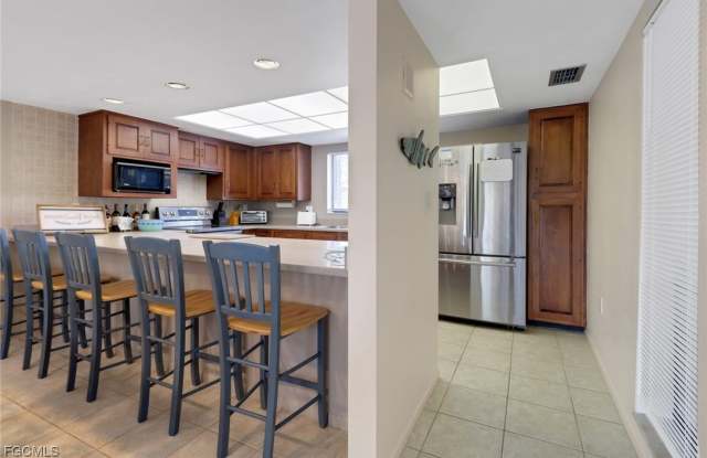 5015 Harbortown Lane unit: 104 photos photos