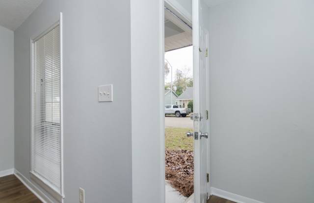 819 Varisty Drive Gallery 4