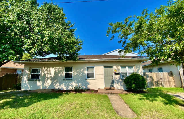 Cozy Cottage By The Sea! 3/2 Available 11-10-25! Pet Friendly - Fenced Backyard photos photos