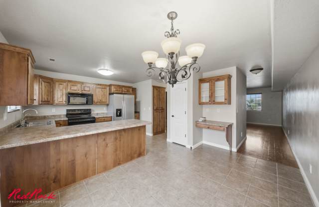Conveniently Located 3 Bedroom 2.5 Bathroom Townhome photos photos