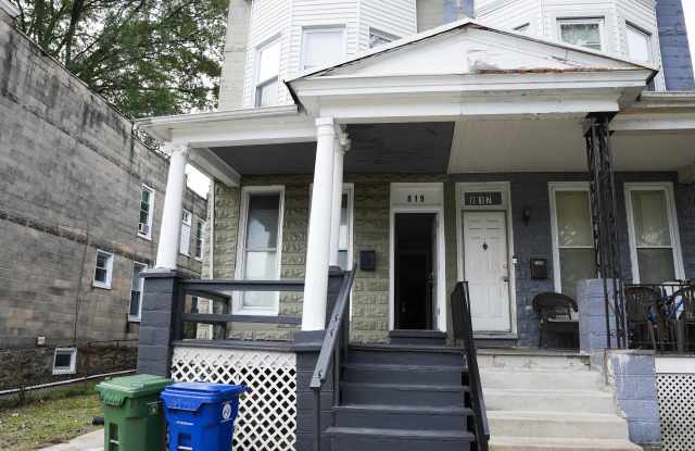 819 E 41st St photos photos