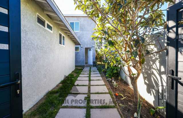 All Electric, Solar-Equipped 3-Bedroom ADU in Huntington Beach! Gallery 1