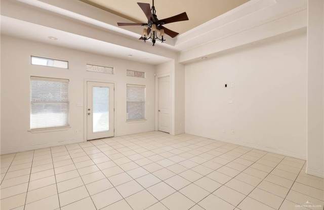 402 Hackberry Avenue Gallery 3