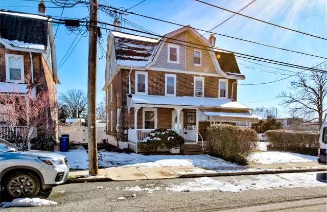 827 Aubrey Ave - 827 Aubrey Avenue, Ardmore, PA 19003 827 Aubrey Ave - 827 Aubrey Avenue, Ardmore, PA 19003