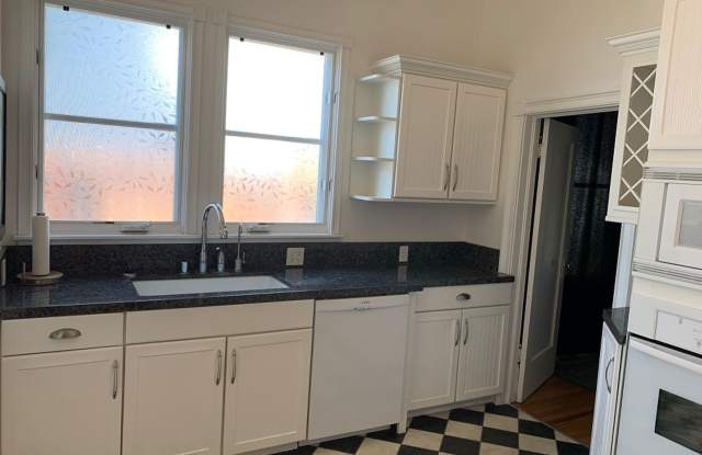 Adorable Unit Downtown - Duplex Gallery 3