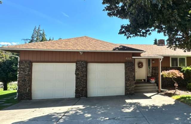 Stunning 3 Bedroom and 3 Bathroom Home, Large Duplex with Amazing Views! photos photos