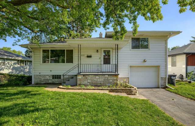 Charming Multi-Level Home with Flexible Living!! photos photos