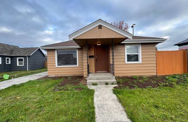Completely Updated 2 bedroom 1 bath home with rustic charm - 1623 Fourth Street, Marysville, WA 98270