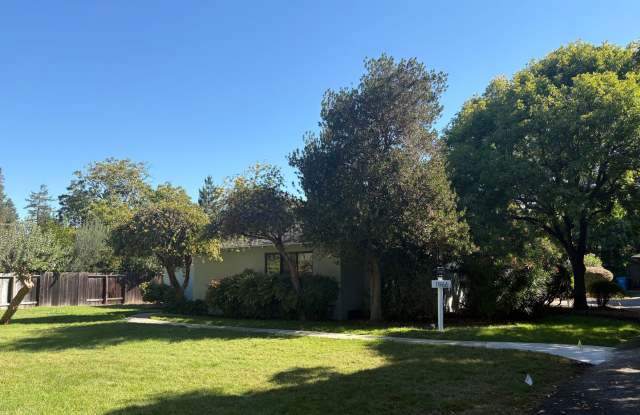 Spacious 3 BR | 2.5 BA Menlo Park Home with Expansive Yard and Flex Spaces Gallery 1