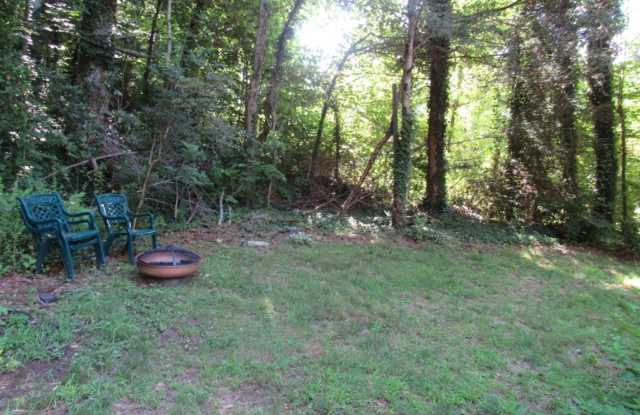 $1,650 - 2 Bedroom / 1.5 Bath Unfurnished A-Frame Cabin with a View of Glenville Lake Gallery 3