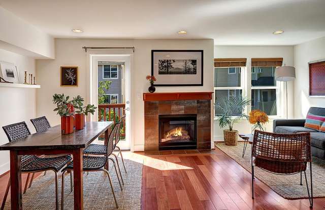 Gorgeous Townhouse in Green-Lake Community - 9017 Stone Avenue North, Seattle, WA 98103