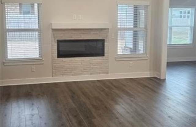 516  S Benchmark  LN photos photos
