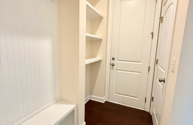 5633 Garrow Glen Road - 1 Gallery 3