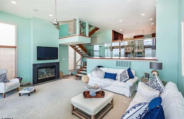 4501 Boardwalk Gallery 4