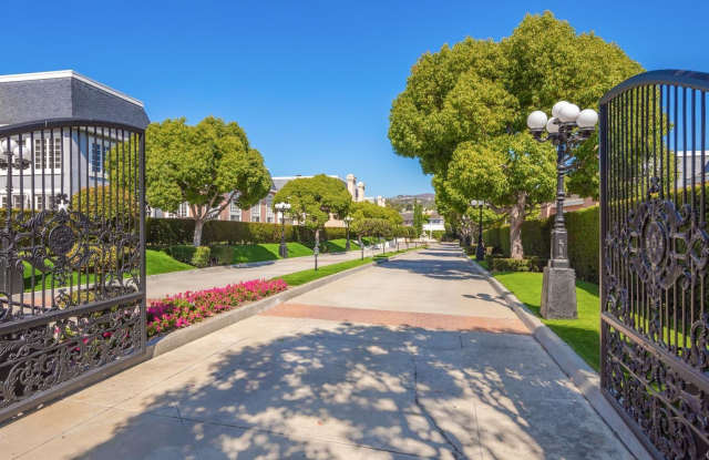 Discover Luxury Living in One of Carlsbad's Most Exclusive Gated Communities Gallery 3