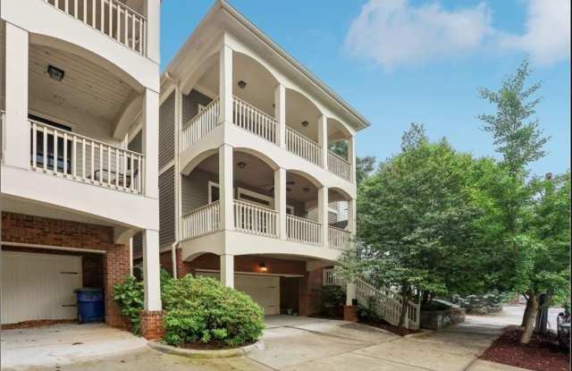 737 St Charles Avenue NE photos photos