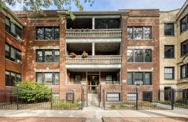 5627 N Wayne Gallery 1