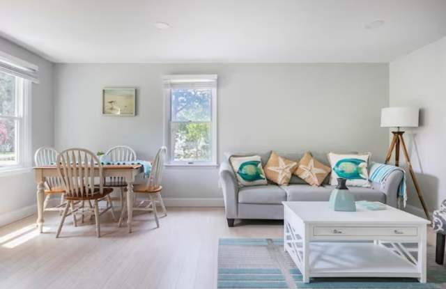 Recently Renovated Cozy Private Home Gallery 2