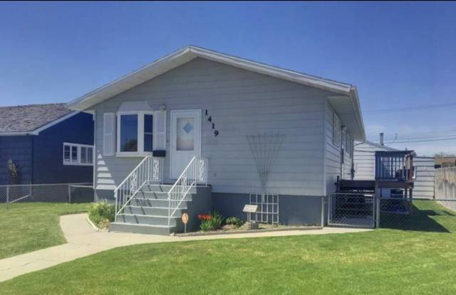 1419 1st Ave W - 1419 1st Avenue West, Williston, ND 58801