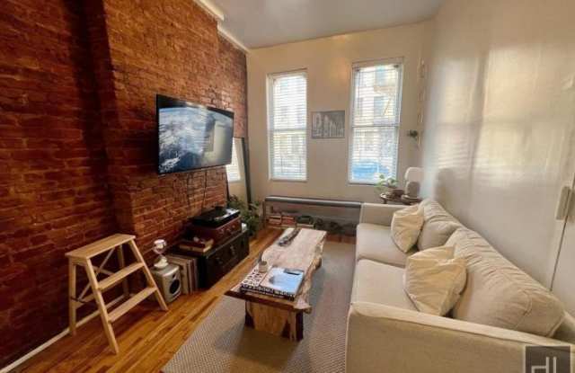 872 HART STREET Gallery 2