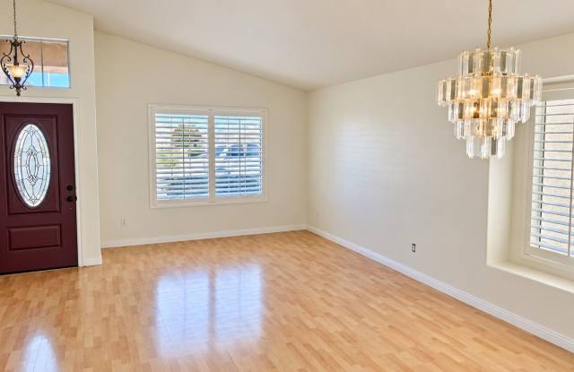 Beautiful 3-Bedroom Home with Pool in The Provinces – Chandler! Gallery 4