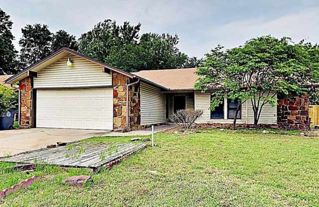 Come see your new 3 bedrooom, 2 bath house on a beautful corner lot in Union Schools! photos photos