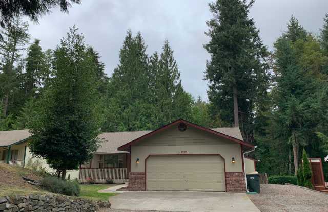 Spacious Open Layout 3 bedroom, 2 bath Rambler in Clearwood! photos photos