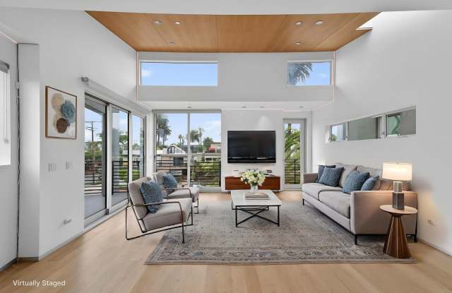 Discover this striking 3 bedroom apartment for rent in Venice, offering 4 bathrooms, contemporary architecture, and thoughtfully designed living spaces in one of the most sought-after coastal neighborhoods in Los Angeles photos photos