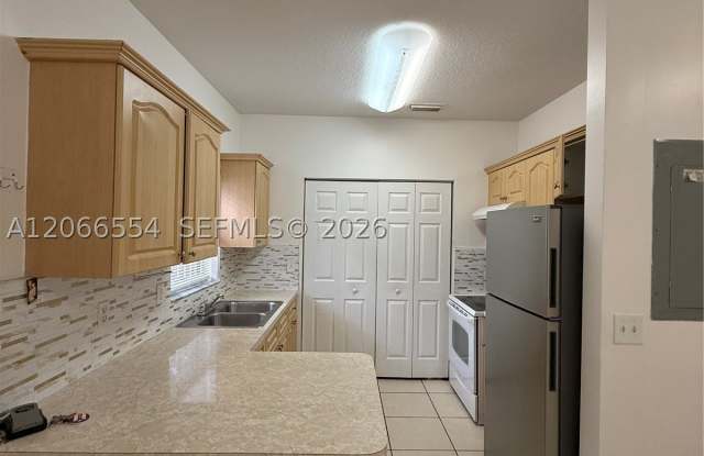761 NW 24th Ct Gallery 2