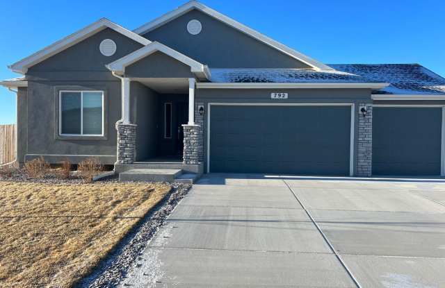 Stylish 3-Bedroom Ranch Home with Modern Finishes & 3-Car Garage! Gallery 1