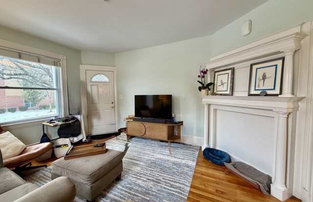 6 Lexington Street unit: 1 Gallery 3
