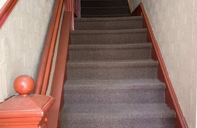 21 S MAIN Street unit: 6 photos photos