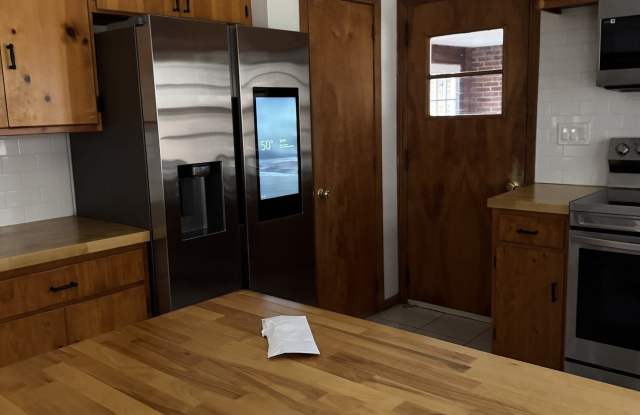 85 Mountain Road Gallery 3