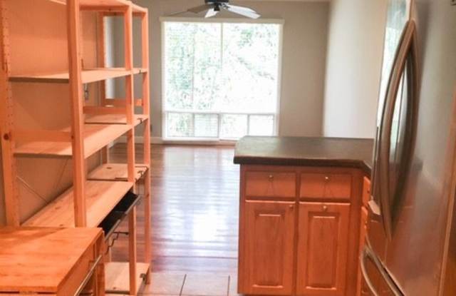 5322 Balcones Drive Gallery 4