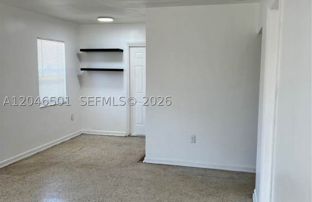 1946 NE 167th St Gallery 3
