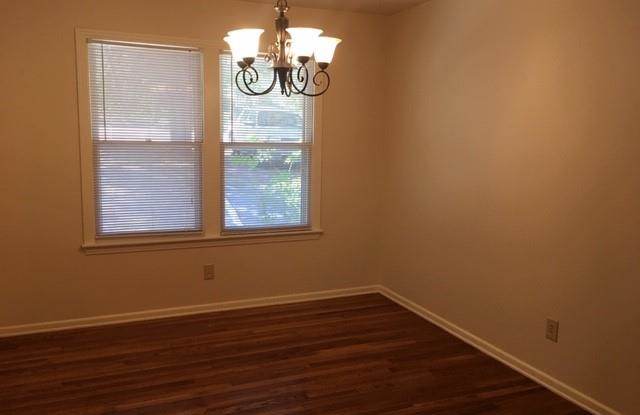 585 Lakeview Circle Gallery 4