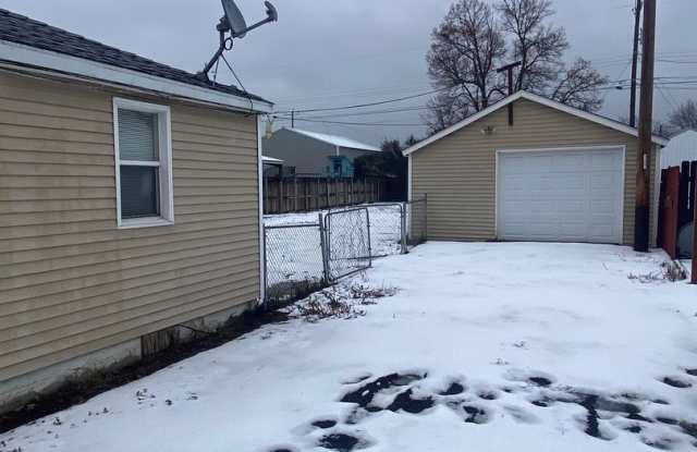 Newly Remodeled  Home  2 bed 1 bath rancher with new applicences Gallery 3