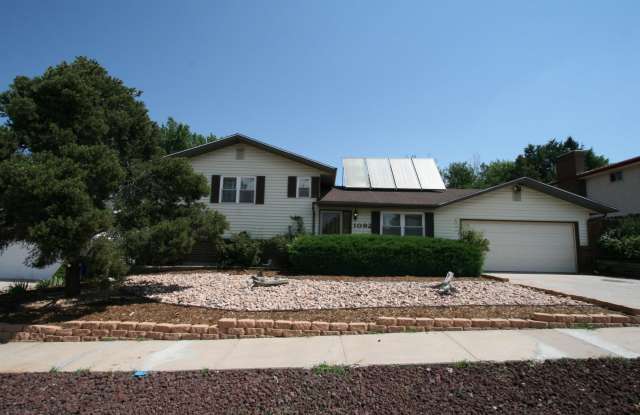 Exceptional 3 bedroom tri-level home close to UCCS! photos photos