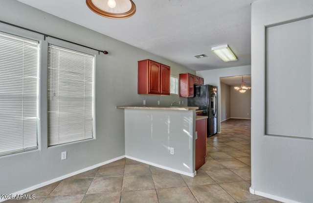 25244 W LA MONT Avenue Gallery 4