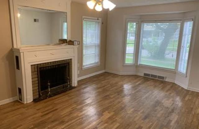 917 Bertrand St - 917 Bertrand Street, Manhattan, KS 66502