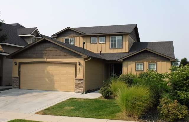 Beautiful 4 bed 2.5 bath home in the perfect Meridian location just off Ustick between Linder and Meridian. photos photos