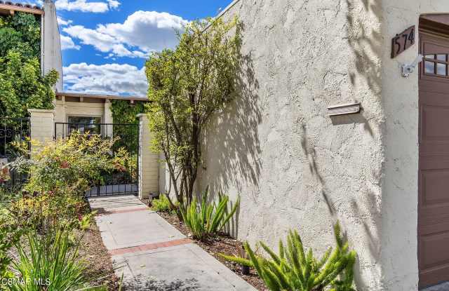 574 Knollview Lane Gallery 1