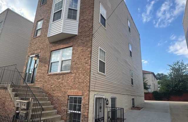 5210 F Street SE Gallery 3